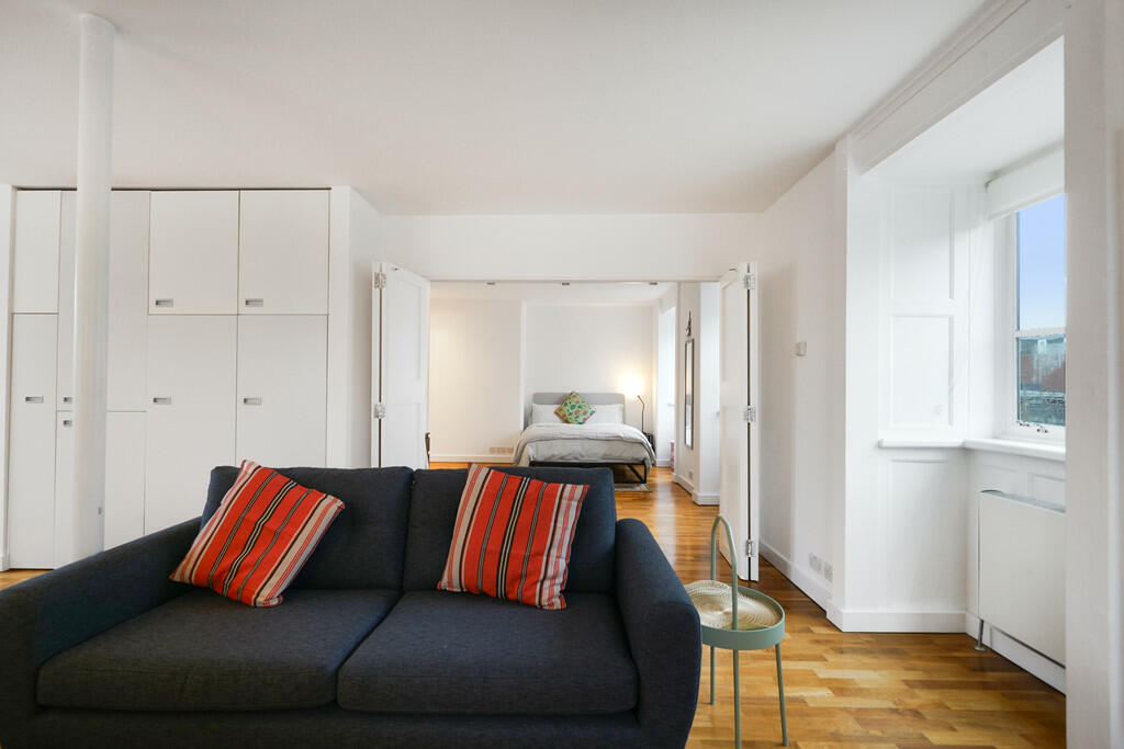 32 Hoffman Square...