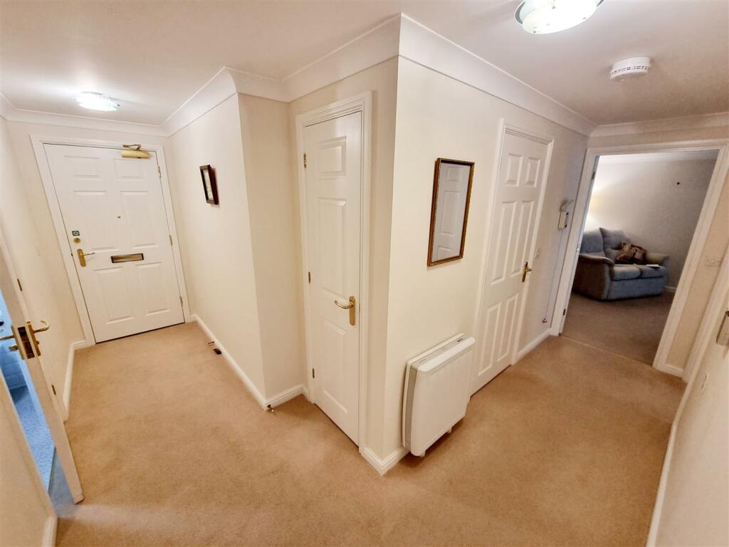 Hallway.jpg