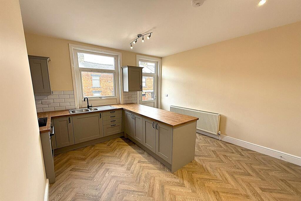 Kitchen 2nd.jpg