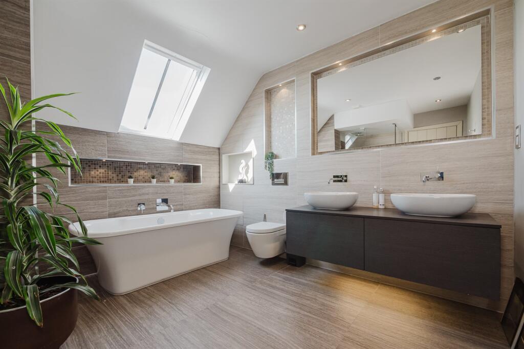 En-Suite Bathroom