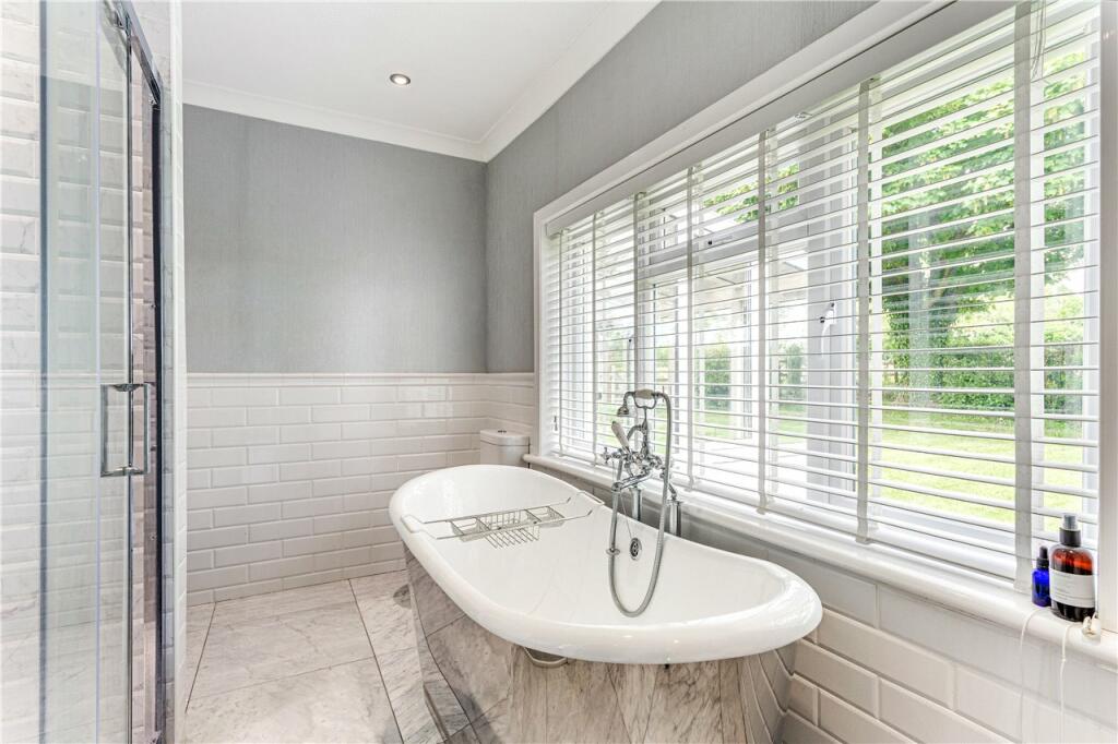 Ensuite To Bed 1