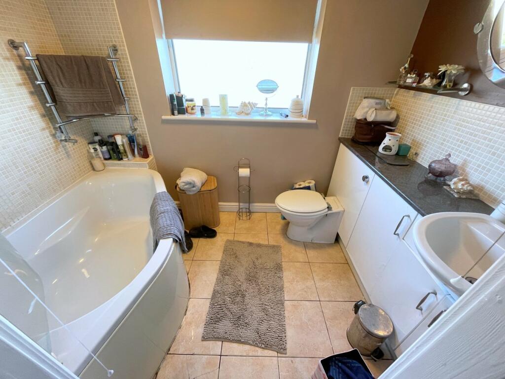 En-Suite Bathroom