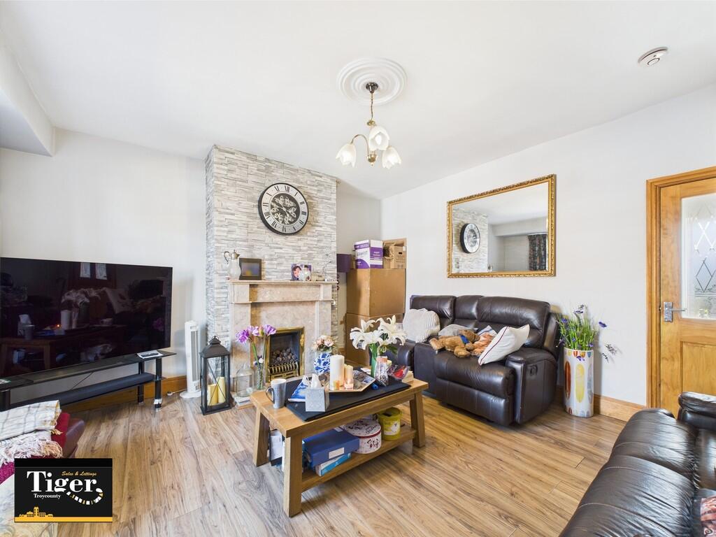 CAM02176G0-PR0573...