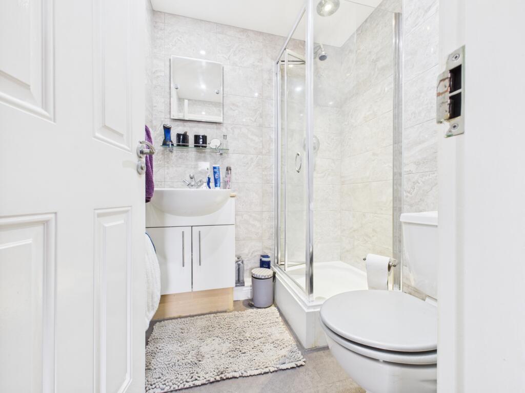 CAM03729G0-PR0088-STILL017