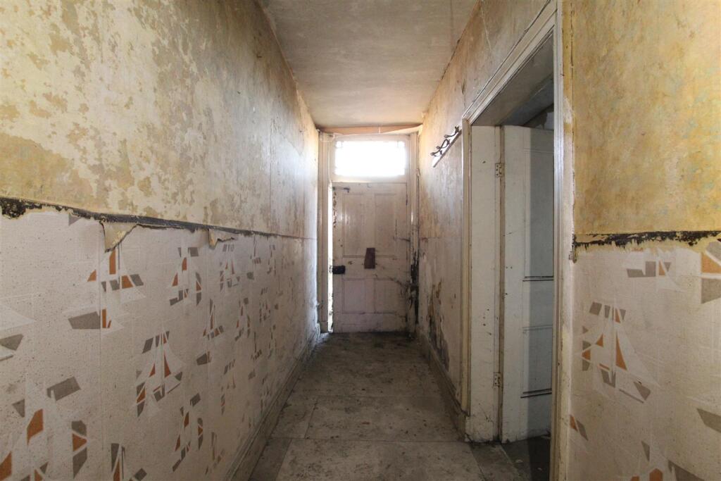 Hallway (1).JPG
