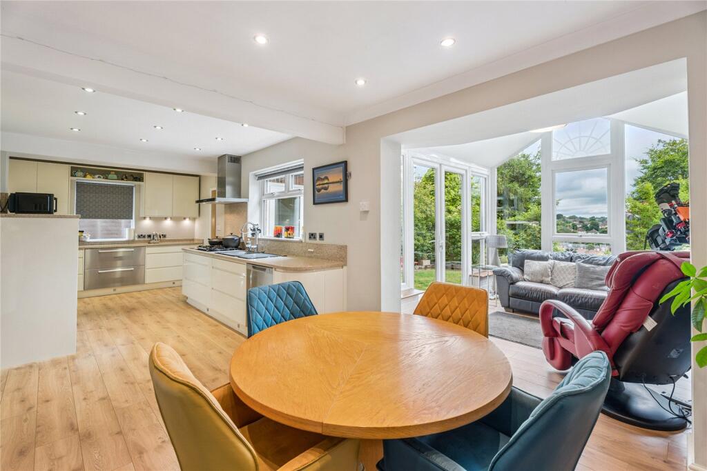 Kitchen/Dining Area