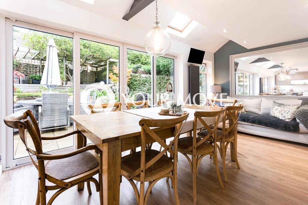 Kitchen/ Dining Room