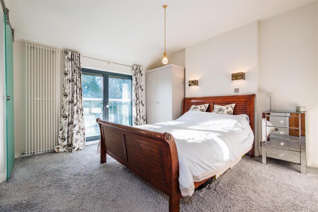 Bedroom 1.jpg