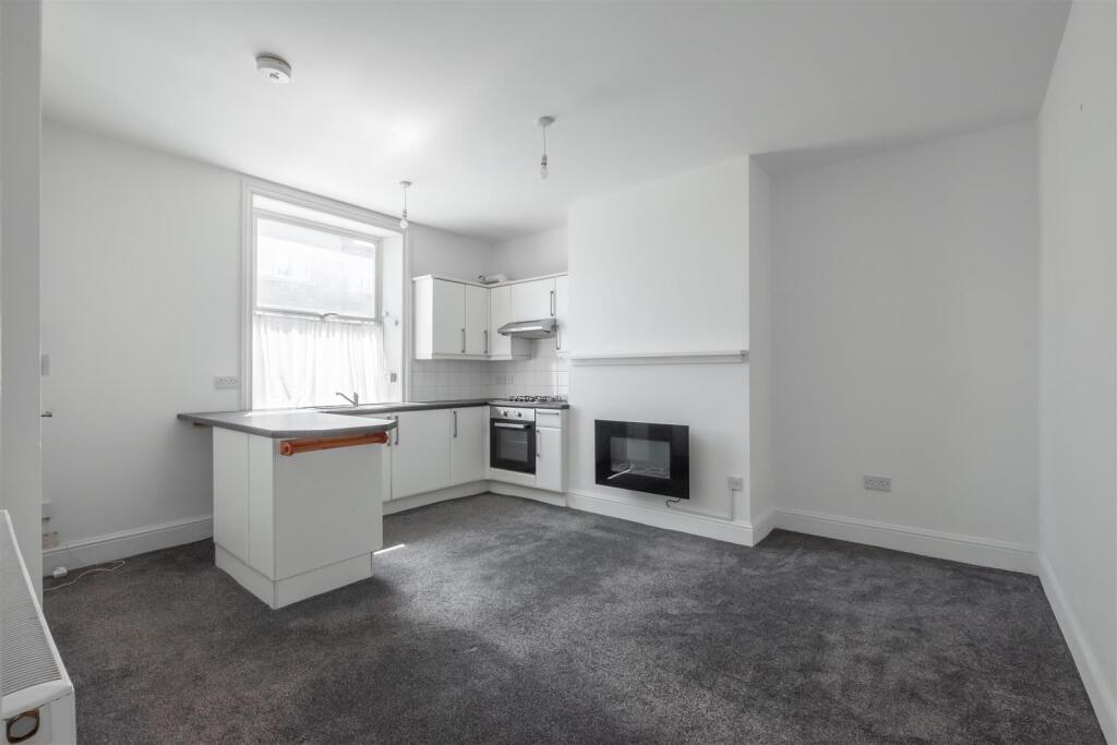 Living / Kitchen