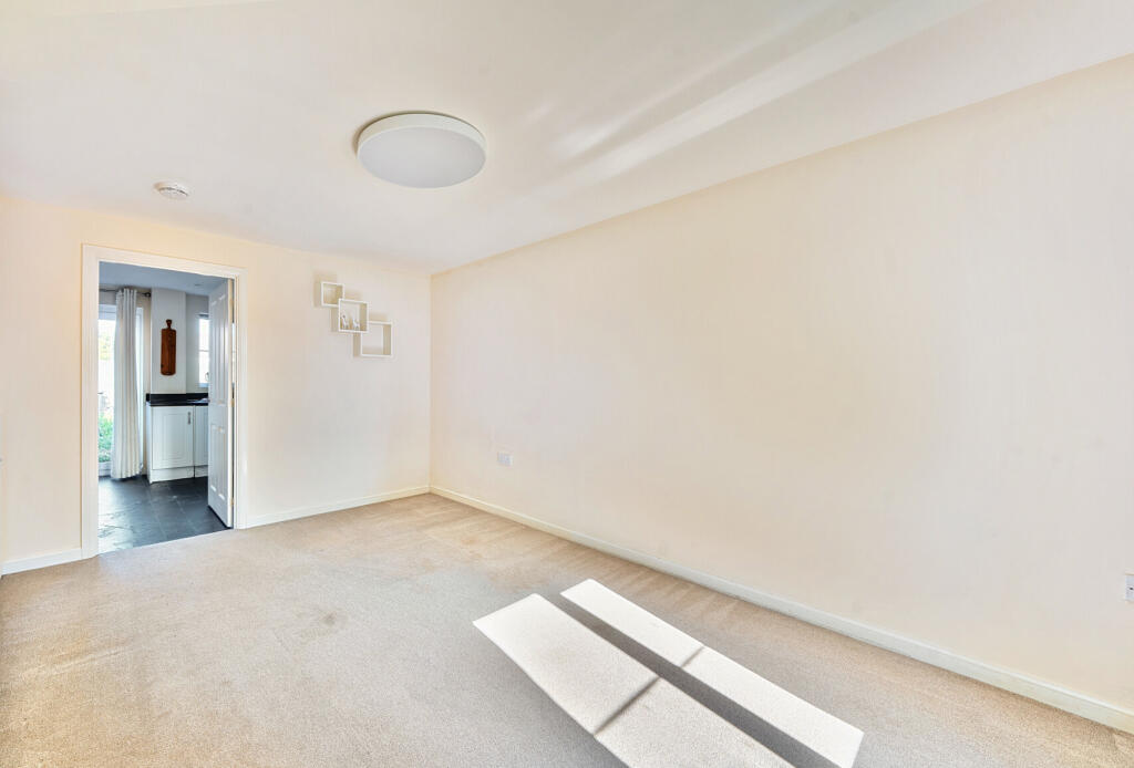 1295140-6-682ee7c...