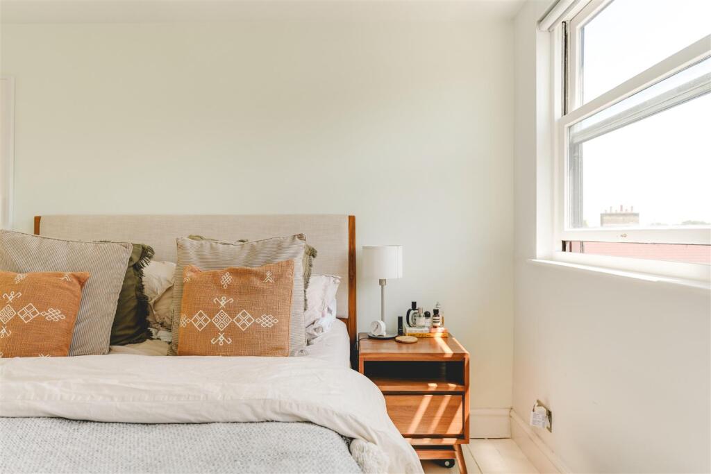 Downs Park Road-17.jpg