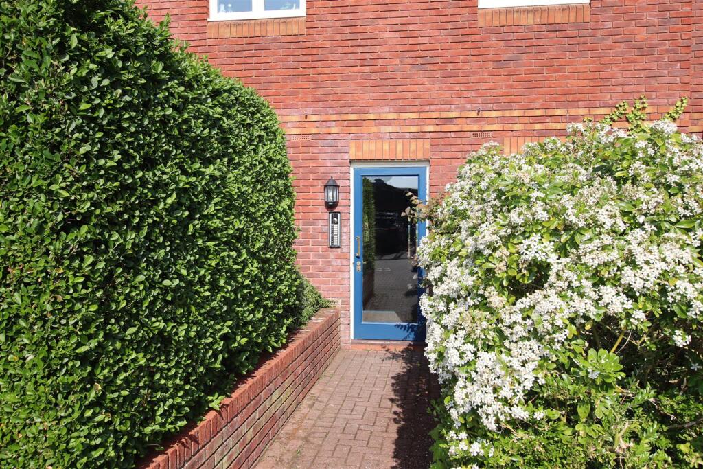 Entrance from Car Park.JPG