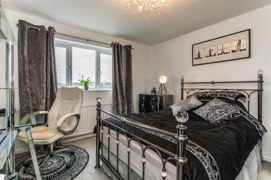 39 Goldstone Lane34.jpg
