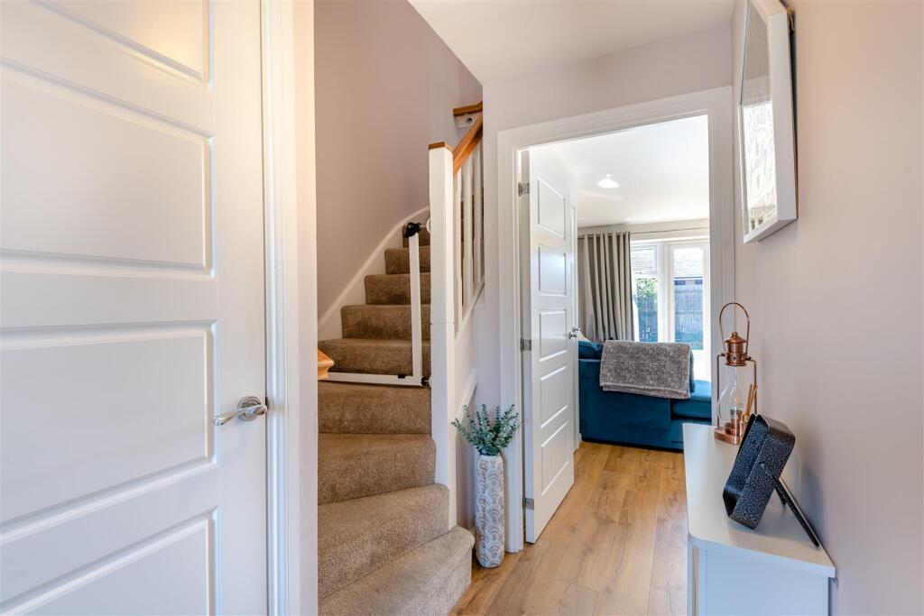 8646130-interior02.jpg