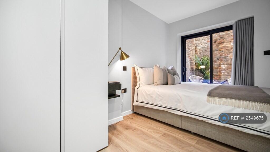 Bedroom (Double Bed)