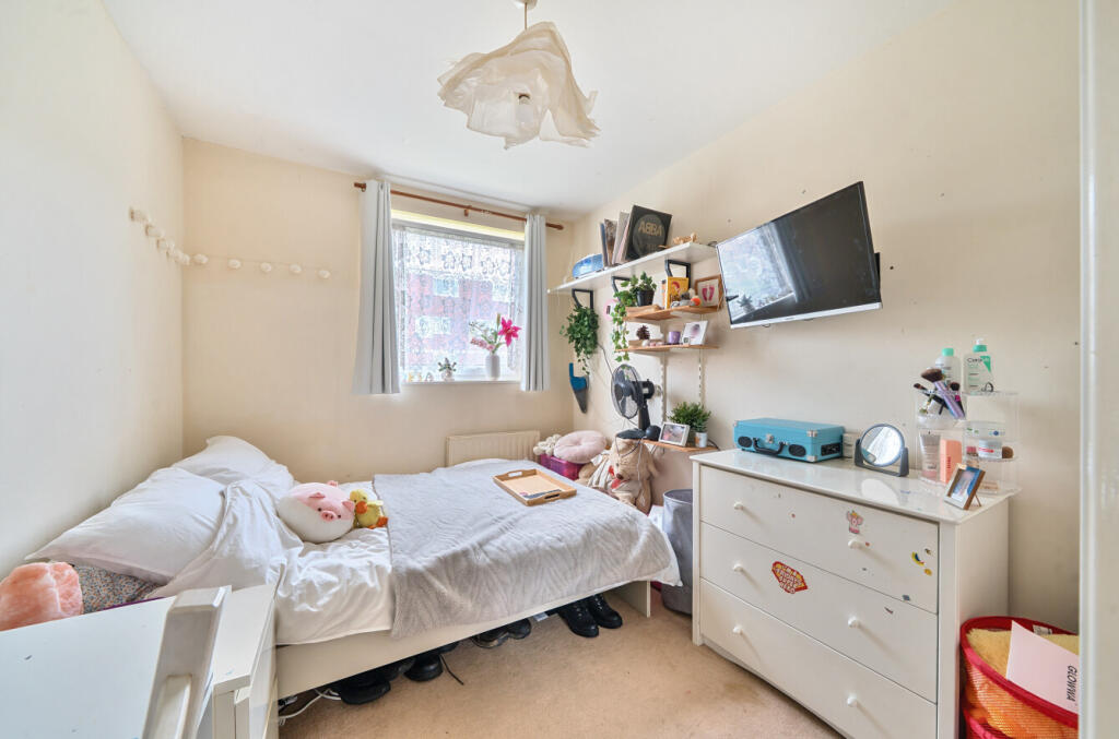 1304773-5-684b08b...