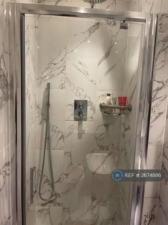 En-Suite To Master Bedroom