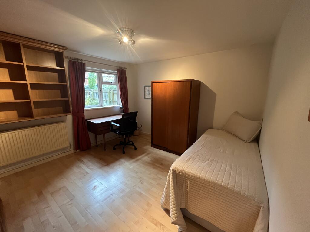 2nd bedroom
