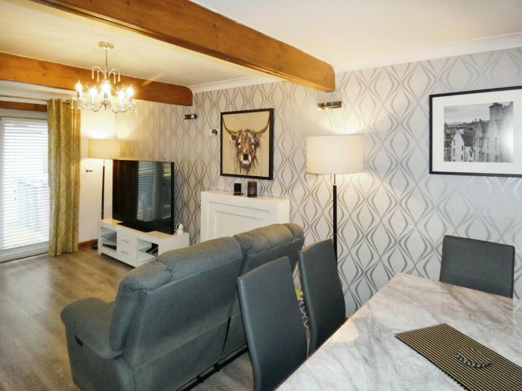 Lounge / Dining Area