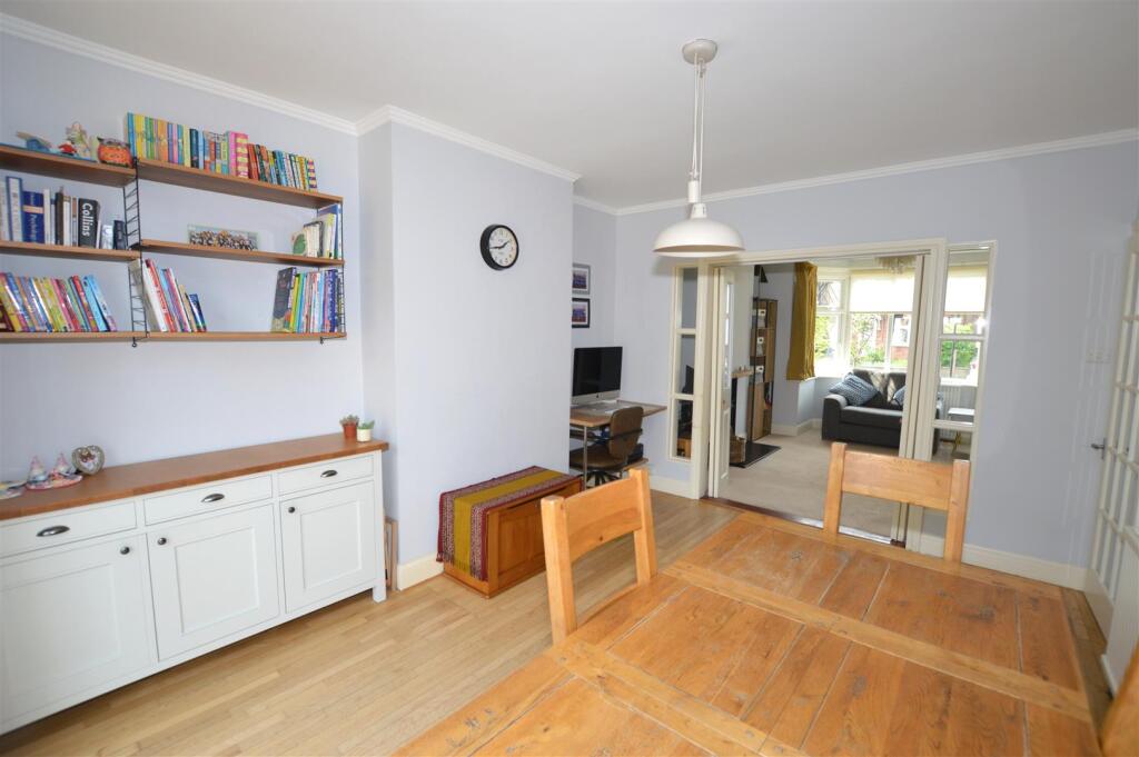 10 Shirley Drive din.JPG