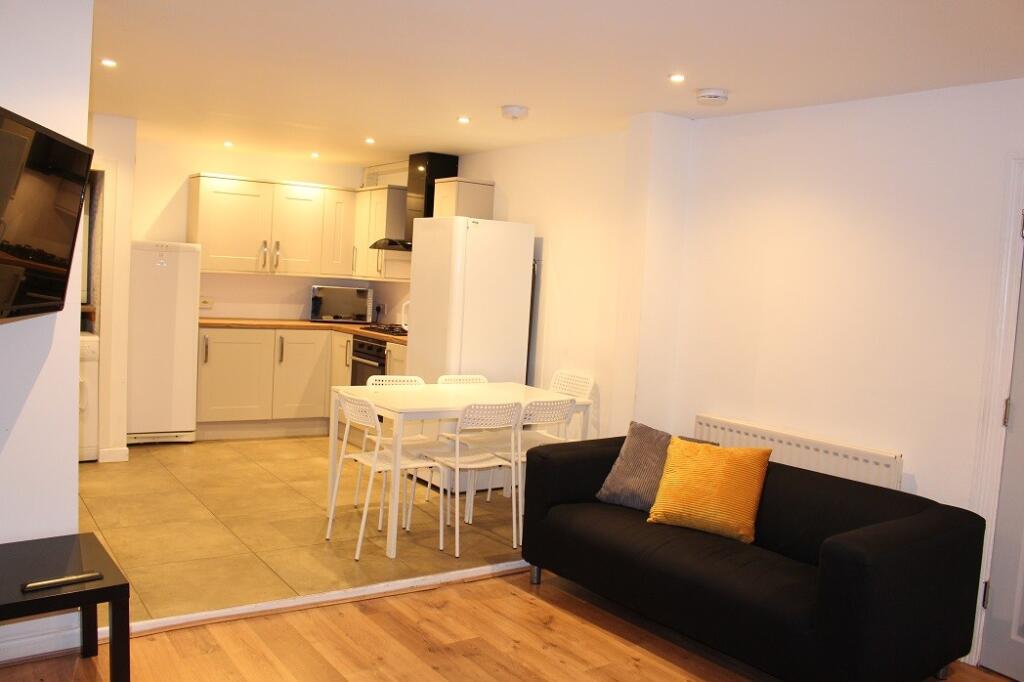 Kitchen through Loun