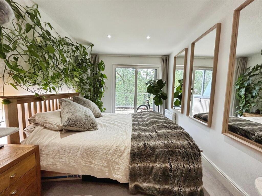 4f42722b-9-450C-A03E-C7A91B21FB29-4440-000002B7932