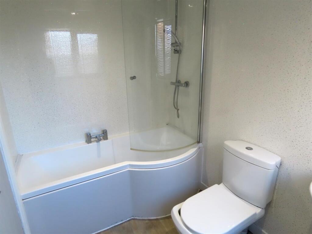 BATHROOM/TOILET