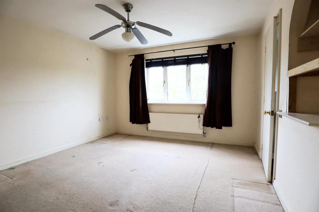 Bedroom 1.jpg