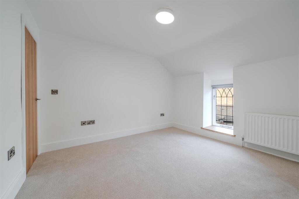 Bedroom 1-2.jpg