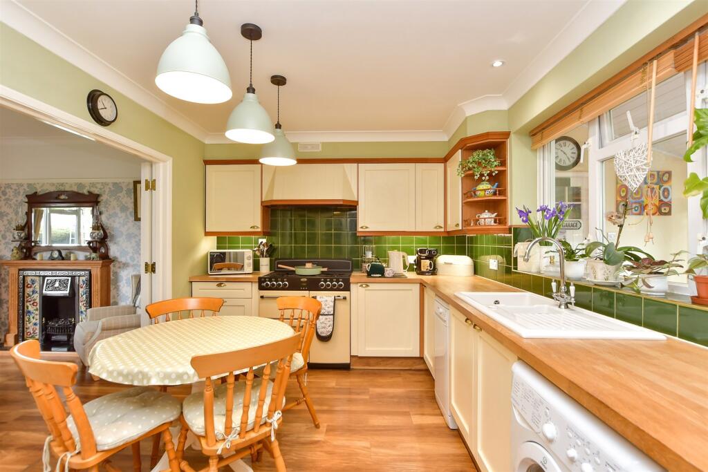 Kitchen/ Breakfast Room