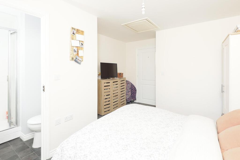 11 Yorkswood Rd bedroom and  en suite.jpg