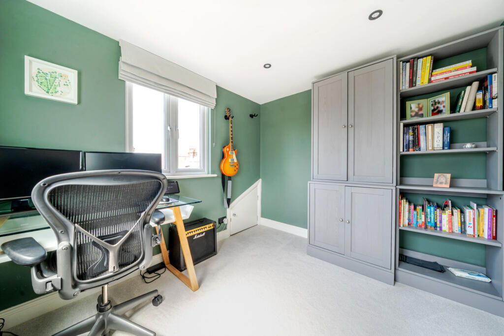 1306368-17-685002...