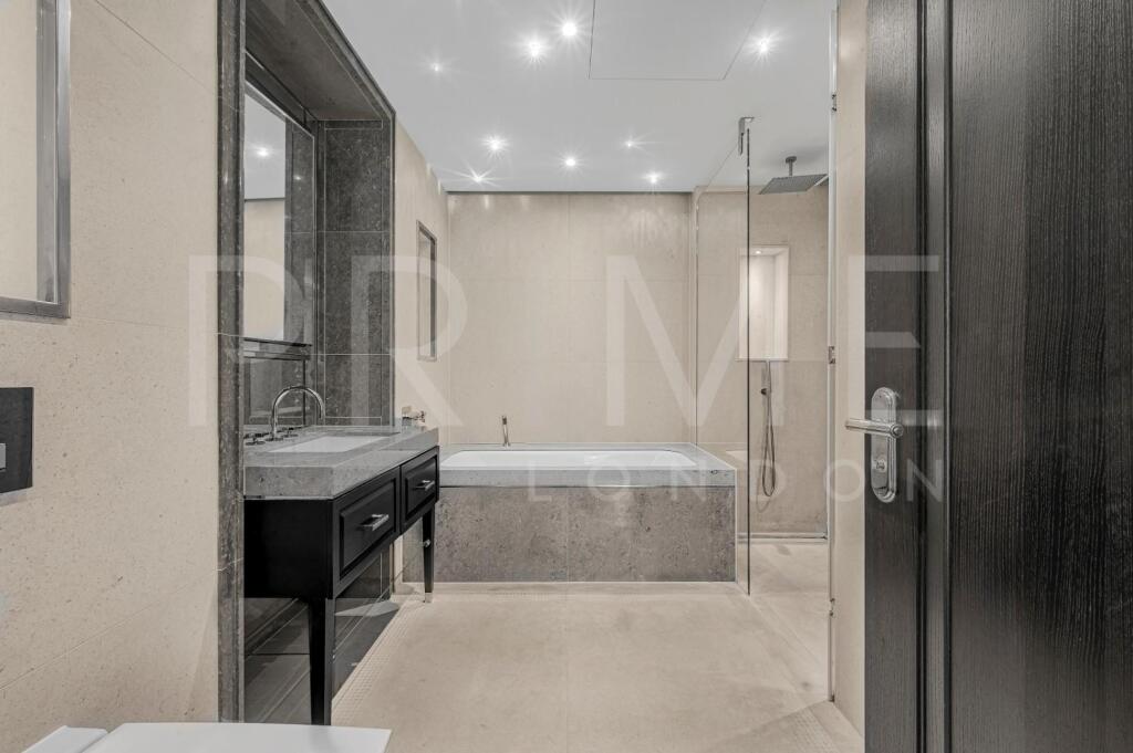 bathroom3 (12).jpg