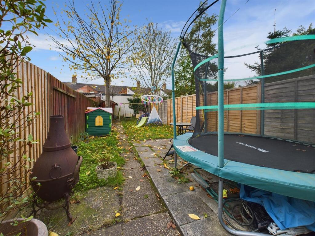 CAM03975G0-PR0049-STILL012.jpg