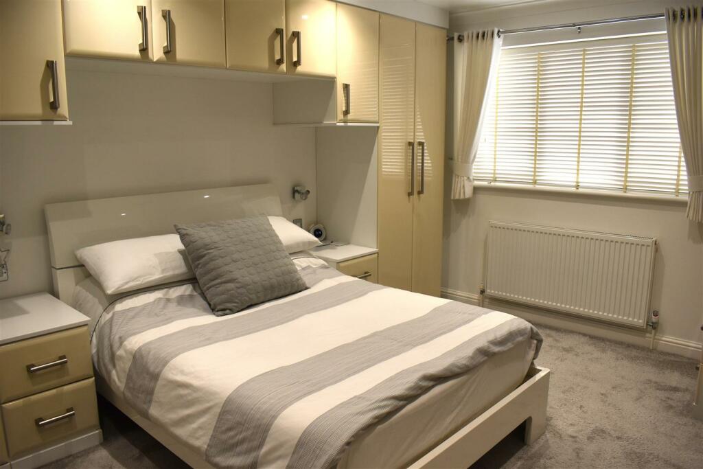 master bedroom  .JPG