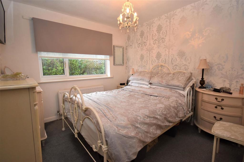 Bedroom 1.JPG