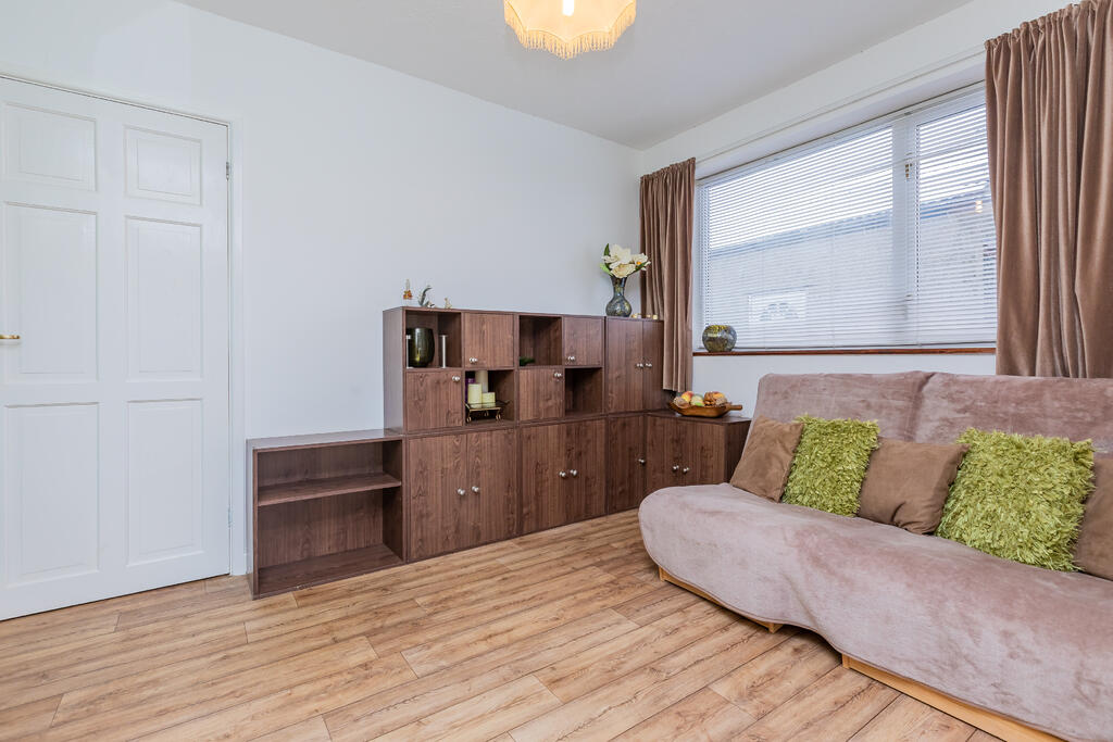 36 Shrubbery Road -11