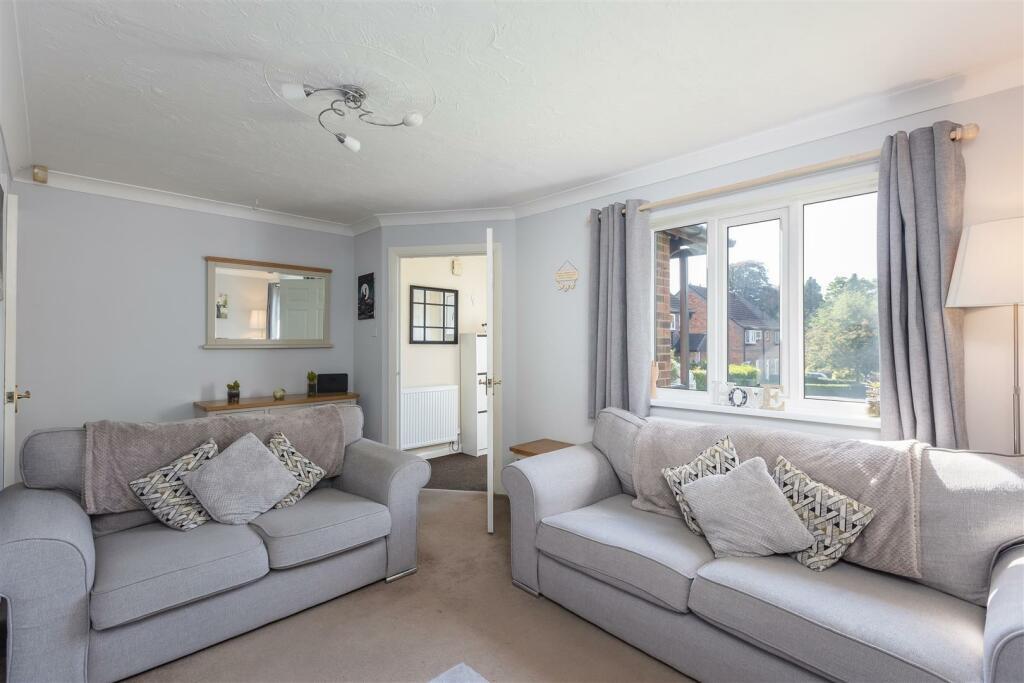 Pickwick Close 19 Sitting Room-3.jpg