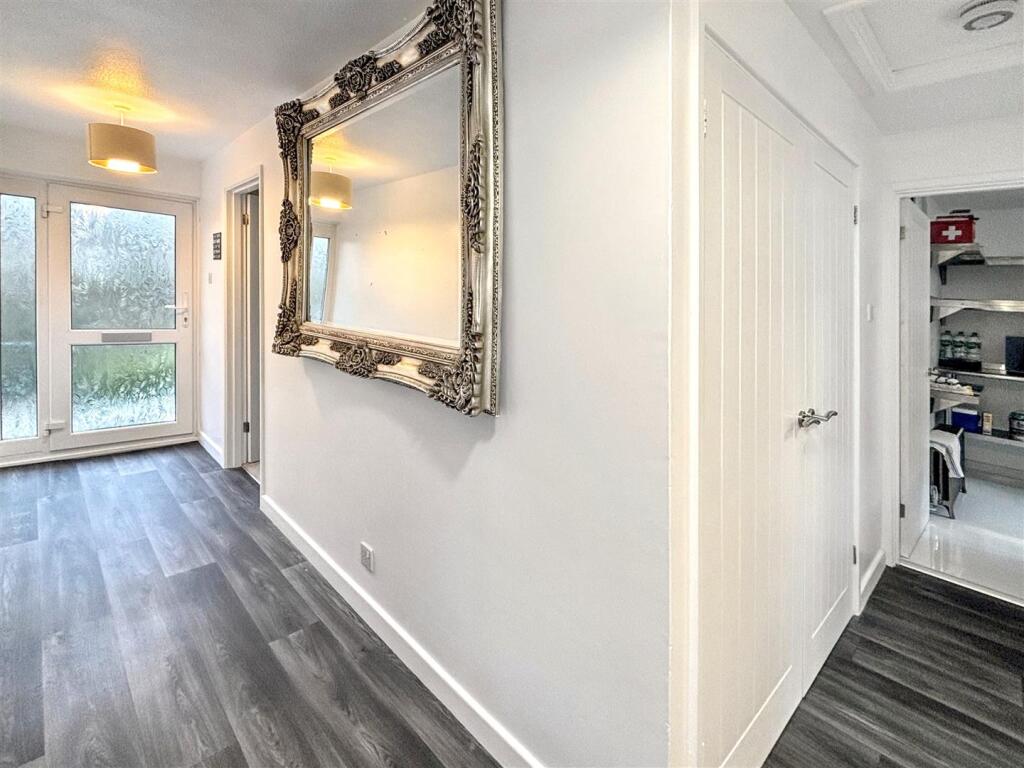 Hallway.jpeg