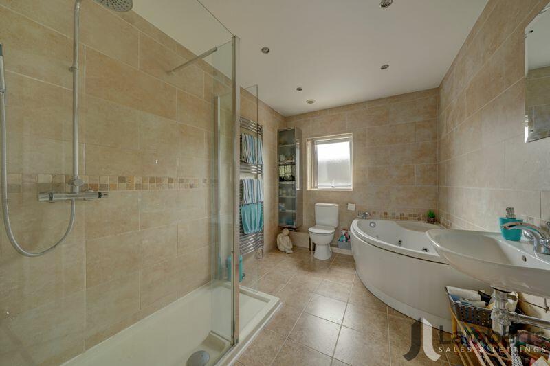 Master En-Suite