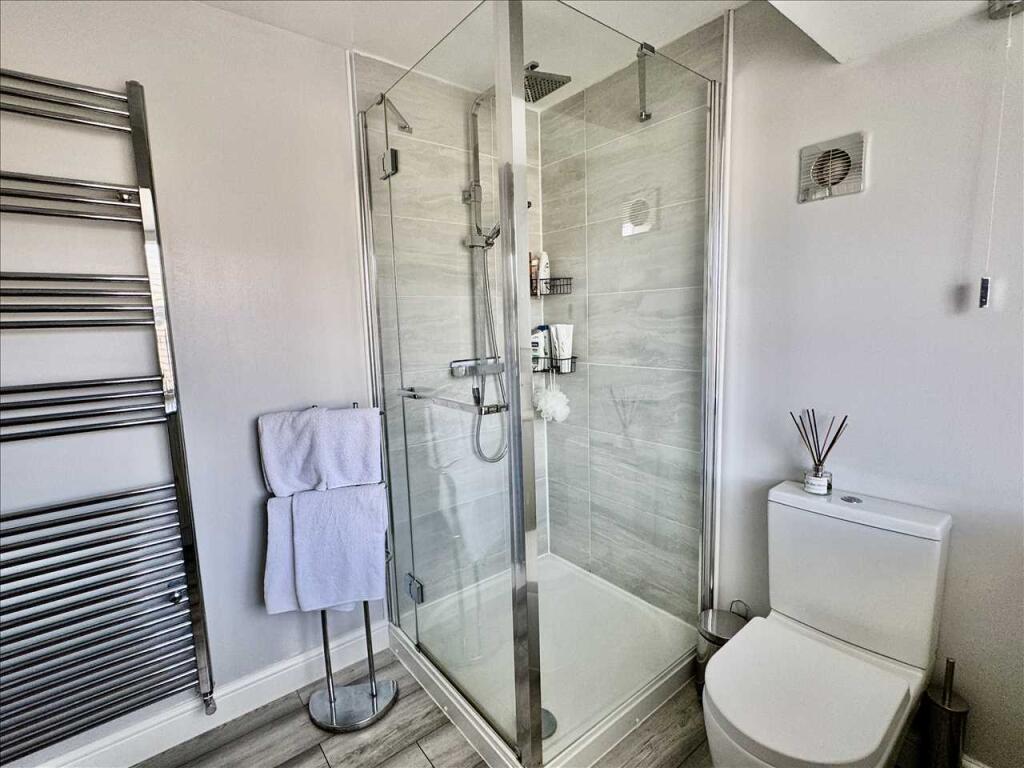 ENSUITE SHOWER ROOM