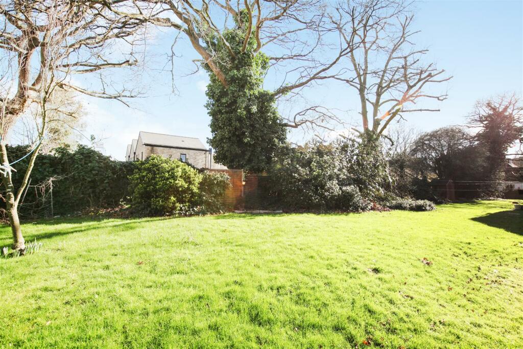 11 Oaklands Court, Harrow Road - QJkl8cmImGmdIw3sc