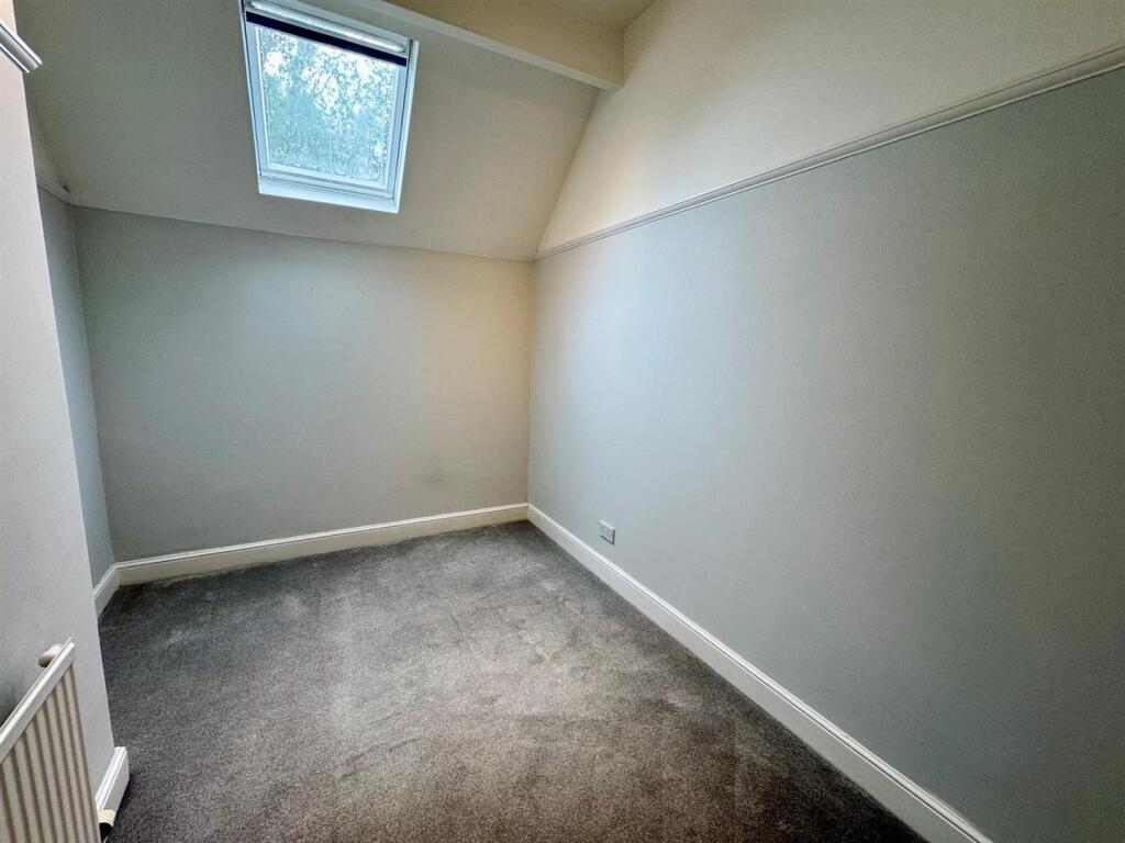 4 Summerlee Bed3.jpg