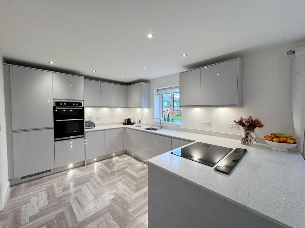 Kitchen 1.jpg