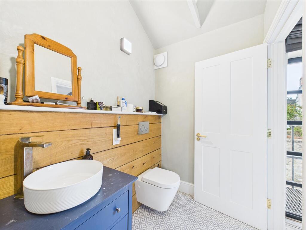 bathroom a.jpg