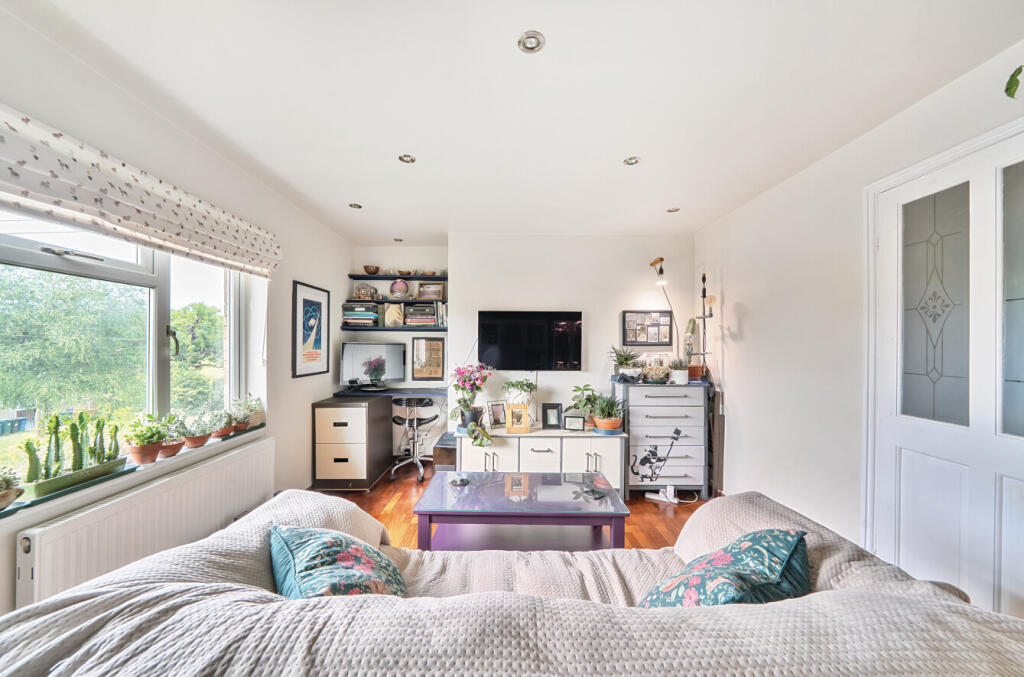 1304806-3-684aa0b...