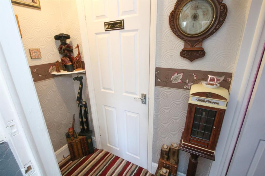 FIRST FLOOR LANDING
