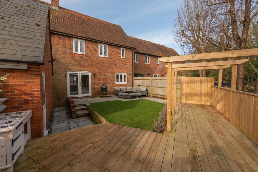 Decking/Rear Aspect