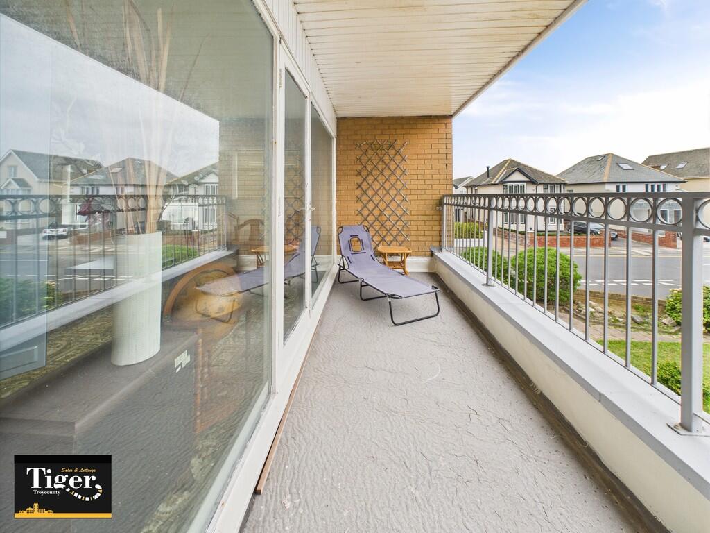 CAM02176G0-PR0611...