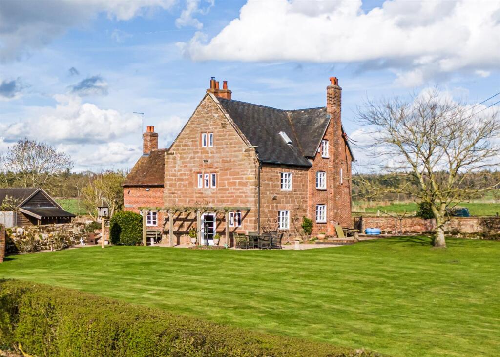 Nore Hill-drone-07 cropped.JPG